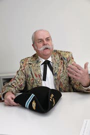 Zunftmeister Franz Hürlimann stellt die Zunft vor. (Bild: Daniel Frischherz (Zug, 20. Februar 2017))