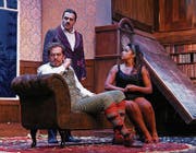 Ganz die englische Art: Szene aus «The Show must go wrong» mit Fabienne Louves als Gastschauspielerin. (Bild: PD)