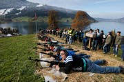 Schützen aus der ganzen Schweiz nehmen am traditionellen Morgartenschiessen teil. (Bild: Stefan Kaiser (Oberägeri, 15. November 2016))
