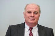 Uli Hoeness kritisiert die Transfersummen in dreistelliger Millionenhöhe. (Bild: Keystone)