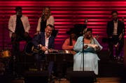 Spielten viel, lachten aber auch viel: Philipp Fankhauser und Margie Evans im KKL. (Bild: Roger Grütter)