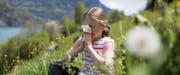 Jeder Fünfte in der Schweiz leidet unter Heuschnupfen. (Bild: Gaëtan Bally/Keystone)