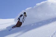 Die allermeisten Lawinenunfälle geschehen beim Schneesport abseits der gesicherten Pisten. Wer in eine Lawine gerät, hat sie in über 90 Prozent aller Fälle selbst ausgelöst. (Bild: PD)