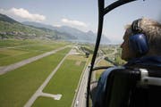 Blick aus der Luft auf das Rollfeld des Flugplatzes Buochs. (Bild: Keystone)