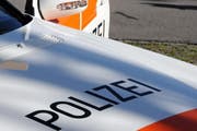 Nebst Polizei mussten wegen den Kabelbrandes die Feuerwehr und ein Abschleppdienst ausrücken. (Symbolbild Adrian Venetz / Neue NZ)