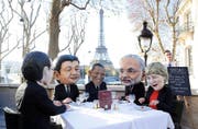 Demonstranten haben sich zum Klimagipfels als Politiker verkleidet (von links): Frankreichs Präsident Hollande, Chinas Präsident Xi Jinping, US-Präsident Obama, Indiens Premier Modi, die deutsche Kanzlerin Merkel. (Bild: EPA/Yoan Valat)