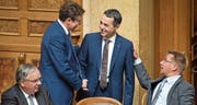 Werden den neuen Aussenminister in die Zange nehmen: SVP-Präsident Albert Rösti (links) und Toni Brunner. (Bild: Anthony Anex/Keystone (Bern, 20. September 2017))