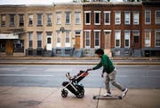 Ganze Quartiere sind in Baltimore heruntergekommen. Viele Einwohner vertrauen den politischen Verantwortungsträgern nicht mehr. (Bild: Matt Rourke/AP (Baltimore, 11. Mai 2016))