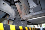 Rost kann für die Sicherheit des Fahrzeugs gefährlich sein. (Bild: Kapo Obwalden)