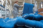 Jobs in Fabriken werden immer rarer. (Bild: Marcel Bieri/Keystone)