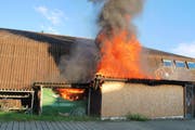 Der Anbau beim Tenniscenter in Schenkon stand in Vollbrand. (Bild: www.frsursee.ch)