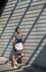 Petra Jenni-Furrer (41) mit ihrem Trauerbuch für Kinder. (Bild: Nadia Schärli (Luzern, 21. Juni 2017))