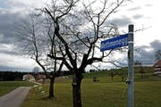 Die Baubewilligung ist erteilt. In Fischbach soll das neue Asylzentrum entstehen. (Bild: Nadia Schärli / Neue LZ)