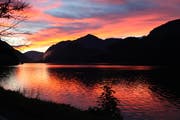 Morgenröte am Donnerstag über dem Alpnachersee. (Bild: Leserbild: Erika Rebsamen)