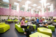 Studenten an der Uni Luzern (Bild Philipp Schmidli)