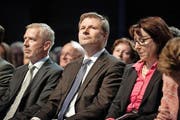 Der Luzerner Finanzdirektor Marcel Schwerzmann (Mitte) vertrat an der gestrigen LUKB-GV den Kanton Luzern, mit 61 Prozent Hauptaktionärin der Bank. (Bild: Boris Bürgisser)