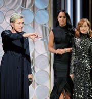 Frances McDormand (links) während ihrer Dankesrede (rechts Isabelle Huppert). (Bild: Paul Drinkwater/NBC)