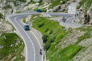 Am Wochenende kam es zu mehreren Unfällen im Kanton Uri. Auch auf der Sustenpassstrasse (Bild) verunfallte ein Verkehrsteilnehmer. (Bild: Keystone/ Martin Ruetschi)