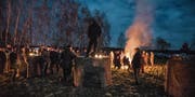 Bauern in Brandenburg halten eine Feuerwache gegen die Präsenz des Wolfes.Bild: Rudi-Renoir Appoldt (Leibsch, 10. März 2017)