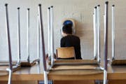 Ein Dasein im Versteckten: Die Gewerkschaft Unia geht davon aus, dass in der Schweiz bis zu 200 000 Sans-Papiers leben. (Symbolbild Keystone/Georgios Kefalas)