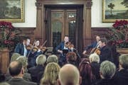 Das Casal-Quartett mit Klarinettist Fabio di Càsola (rechts) am Eröffnungsabend im Schloss Meggenhorn. (Bild: Pius Amrein (26. Dezember 2017))