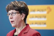Postchefin Susanne Ruoff an der Medienorientierung. (Bild: Peter Schneider/KEY (Bern, 6. Februar 2018))