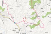 Der Ortsteil Ottenhusen (roter Kreis) liegt politisch in Hohenrain. Der Schulweg nach Ballwil ist aber bedeutend kürzer. (Bild: map.search.ch)