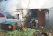 Ein Übergreifen des Feuers auf andere Wohnwagen konnte verhindert werden. (Bild: Luzerner Polizei (Fühli, 2. November 2017))