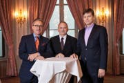 Der Leiter Regionalmedien der NZZ-Gruppe, Jürg Weber, der Präsident des Verwaltungsrates der LZ Medien Holding AG, Erwin Bachmann, sowie der CEO der NZZ-Gruppe, Veit Dengler, gestern an der GV in Luzern (v. l.). (Bild Boris Bürgisser)