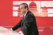 Parteipraesident Gerhard Pfister, CVP, wartet auf die Elefantenrunde der Parteipraesidenten zum Abstimmungsergebnis zur "No Billag Initiative", am Sonntag, 4. Maerz 2018 in Bern. (Bild: (KEYSTONE/Peter Schneider))