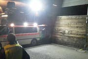 Die Polizei hatte den Fanbus gestoppt und die Insassen mussten aussteigen (Blick aus dem Fanbus). (Bild: Leserbild)