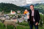Ziel erreicht: SVP-Ortsparteipräsident Stefan Dahinden oberhalb von Wolhusen nach erfolgreichem Abstimmungskampf. (Bild Philipp Schmidli)