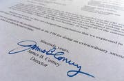 Auch nach den jüngsten Entdeckungen in der E-Mail-Affäre sieht das FBI keine strafbaren Handlungen von Hillary Clinton. Das teilte FBI-Chef James Comey in einem Brief mit. (Bild: Keystone)