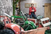 Vorstandsmitglied André Leiser im neuen Aecherli-Technik-Museum. (Bilder: PD/Pius Amrein (Reiden, 28. April 2017))