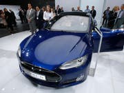 Das Elektroauto-Unternehmen Tesla will in Zukunft nicht nur Autos, sondern auch Lastwagen und Busse bauen. Darüber hinaus will das Unternehmen auch Solardächer anbieten. (Bild: KEYSTONE/AP/MICHAEL PROBST)