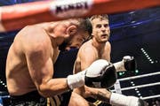 Am Ende von Janosch Nietlispachs Tag steht der Sieg im WM-Finalkampf gegen den Iraner Ali Dorri (Bild: Christian H. Hildebrand / Neue ZZ)