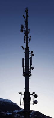 Für die ultraschnelle 5G-Technologie müssten die Handyantennen ausgebaut werden. (Bild: Martin Rütschi/Keystone)