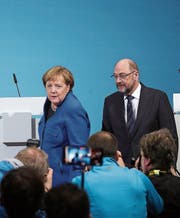 Bundeskanzlerin Angela Merkel und SPD-Chef Martin Schulz stehen in der Kritik. (Bild: Krisztian Bocsi/Bloomberg (Berlin, 12. Januar 2018))