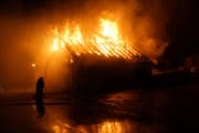 Vollbrand einer Werkstatt in Baar. (Bild: PD/Zuger Polizei)