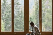 Ein Bewohner des Asylzentrums auf dem Glaubenberg. (Bild: Alexandra Wey/Keystone)