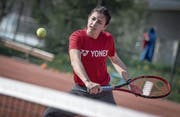 Kristina Milenkovic ist seit sieben Jahren fast täglich auf dem Tennisplatz anzutreffen. (Bild: Pius Amrein (Schenkon, 6. April 2017))