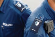 Können derzeit auf den Rückhalt der Politik zählen: Mitglieder der Luzerner Polizei. (Symbolbild: Alexandra Wey/Keystone (Luzern, 12. August 2015))