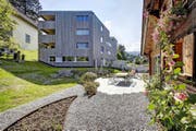 Das Haus am Kirchrainweg in Kriens (links) setzt in Sachen Energieeffizienz und Bauökologie neue Standards. Energieeffizientes Bauen gilt in der Schweiz als Markt mit riesigem Potenzial. (Bild: Aura/Gabriel Ammon)