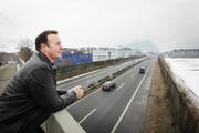 Der Stanser Josef K. Scheuber auf der Überführung Eichli in Stans. (Bild Manuela Jans/Neue LZ)