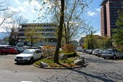 Im Kinderspital (links im Bild) wurde ein Neugeborenes abgegeben. (Bild: Archiv Neue LZ)