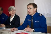Regierungsrätin Yvonne Schärli und Adi Achermann, Polizeikommandant ad interim. (Bild: Manuela Jans / Neue LZ)