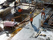 Die Bauwirtschaft hat im ersten Quartal weniger Aufträge erhalten (Archiv) (Bild: URS FLUEELER (KEYSTONE))