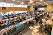 Blick in die Chärnshalle, in welcher die internationale Katzenausstellung stattfand. (Bild: Roger Grütter (Rothenburg, 17. Dezember 2017))