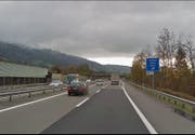 Die Ausfahrtspur der A14 in Gisikon-Root in Richtung Luzern um 100 Meter verlängert. (Bild: Google Maps)