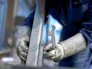 Weniger Aufträge: Der Verband der Maschinenindustrie Swissmem erwartet in der zweiten Jahreshälfte einen beschleunigten Arbeitsplatzabbau. (Bild: KEYSTONE/GAETAN BALLY)